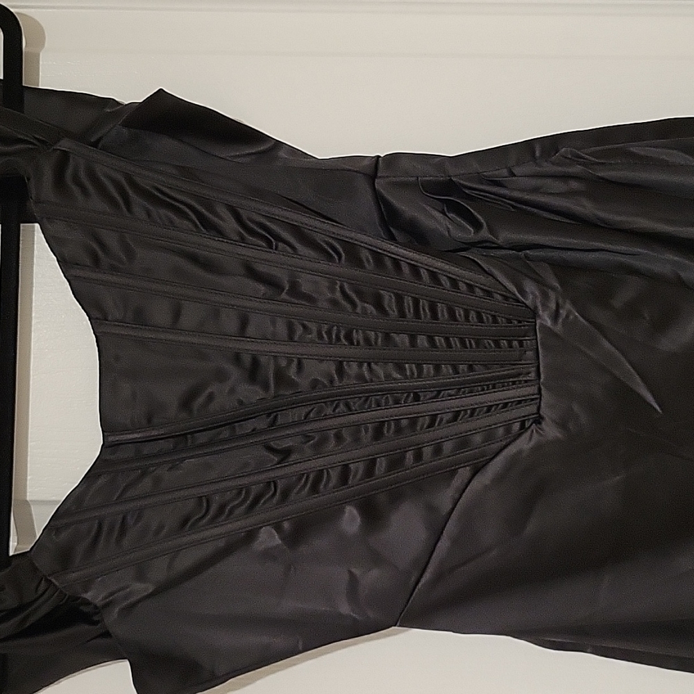 BLACK DRESS - Picture 3 of 4